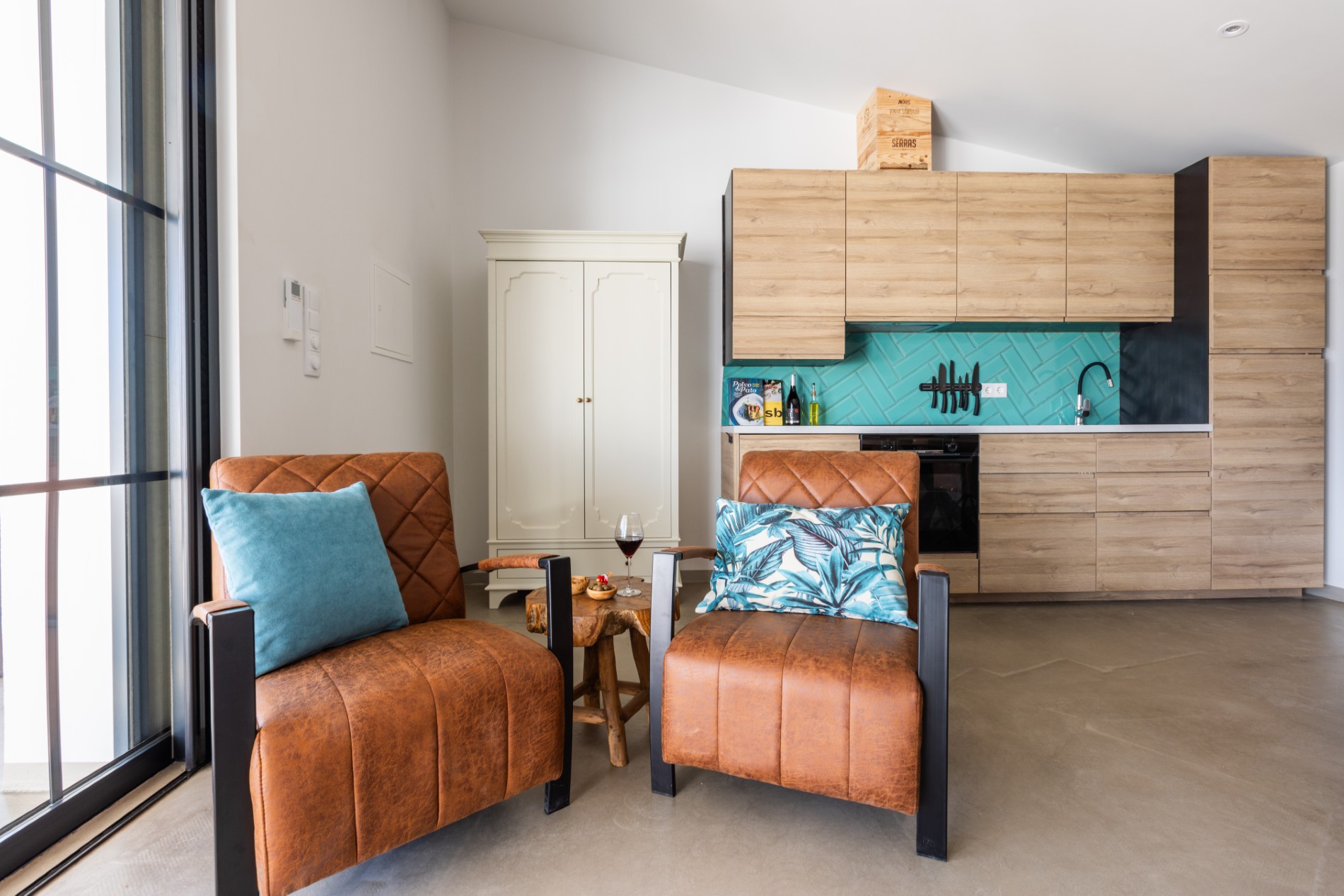 Celebra a Vida Resort Loft Deluxe Living and kitchen overview Aangepast